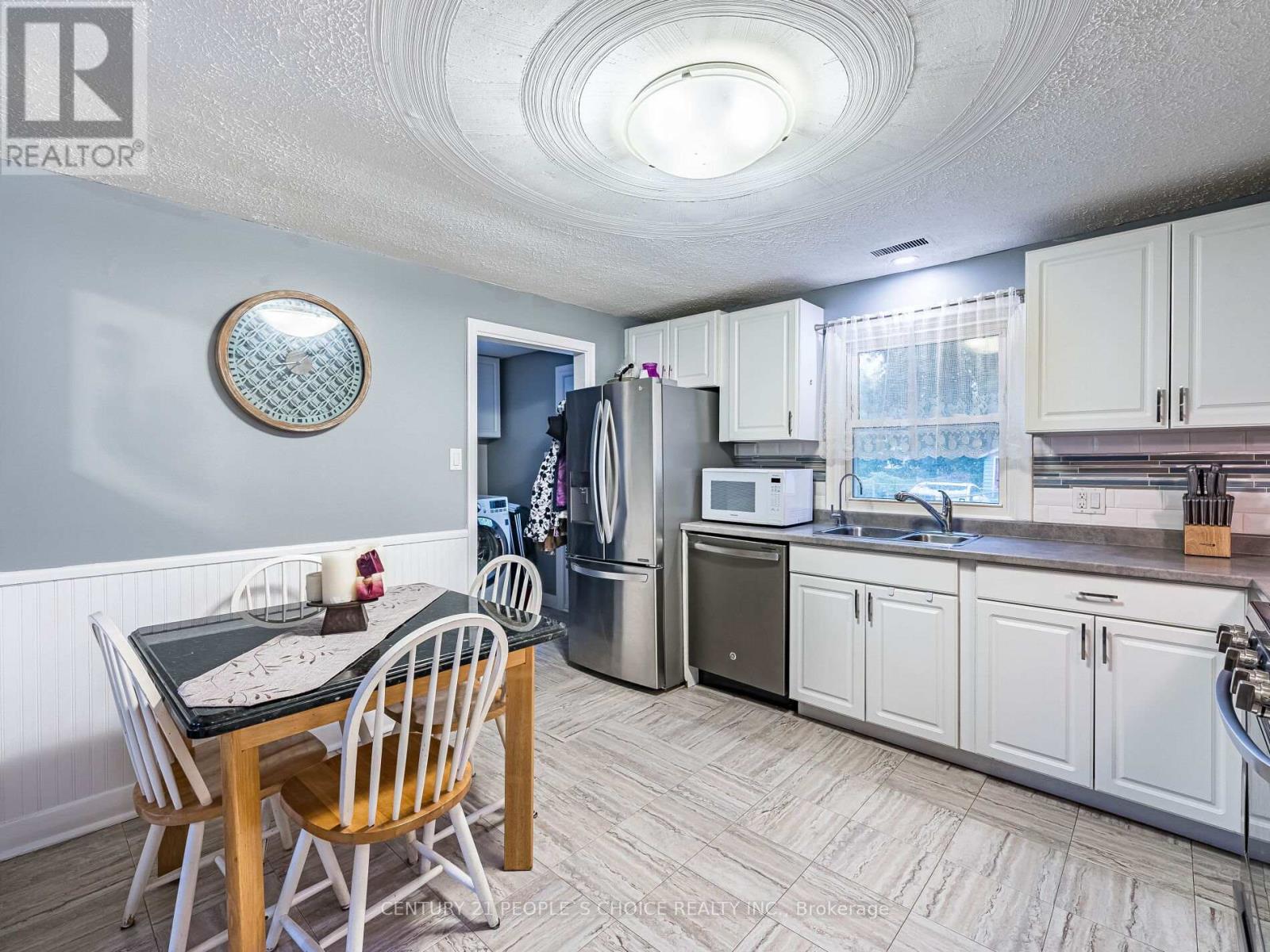 120 Queen Street, Essa, Ontario  L0M 1B0 - Photo 9 - N12427629