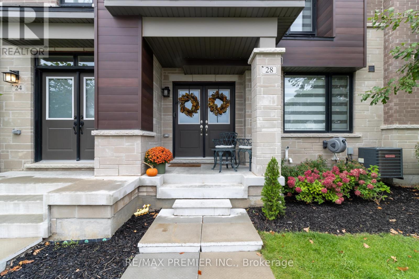 28 HOLYROOD CRESCENT, Vaughan, Ontario