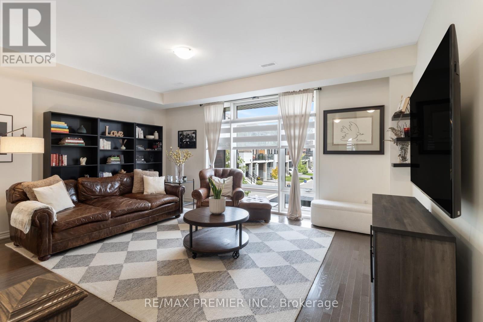28 Holyrood Crescent, Vaughan, Ontario  L4H 5G2 - Photo 12 - N12427636