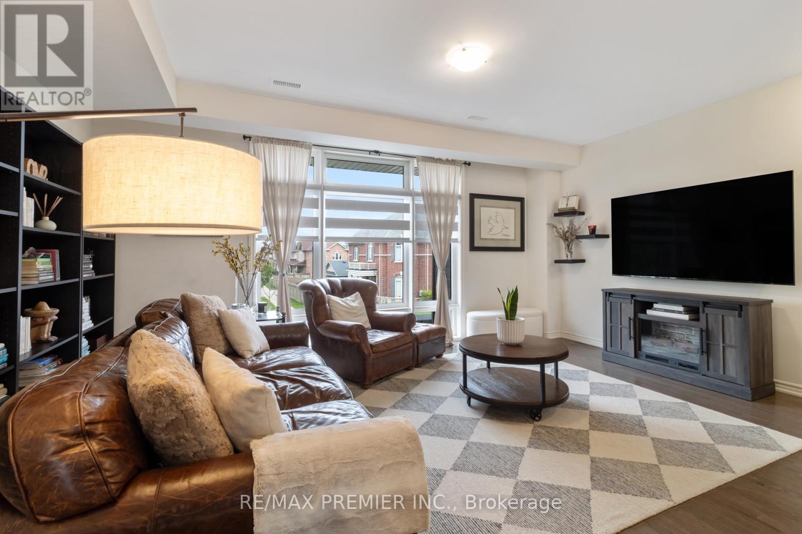 28 Holyrood Crescent, Vaughan, Ontario  L4H 5G2 - Photo 13 - N12427636