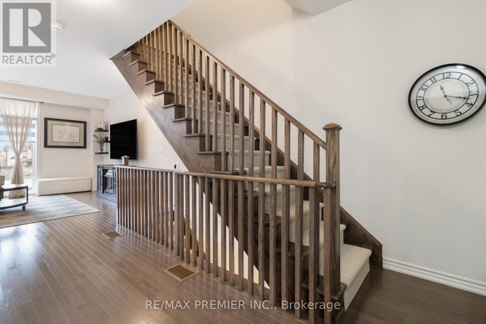 28 Holyrood Crescent, Vaughan, Ontario  L4H 5G2 - Photo 19 - N12427636
