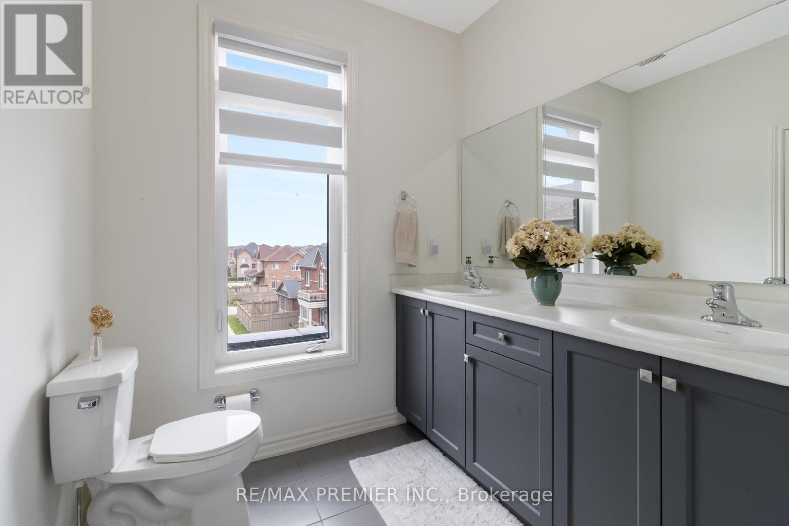 28 Holyrood Crescent, Vaughan, Ontario  L4H 5G2 - Photo 24 - N12427636