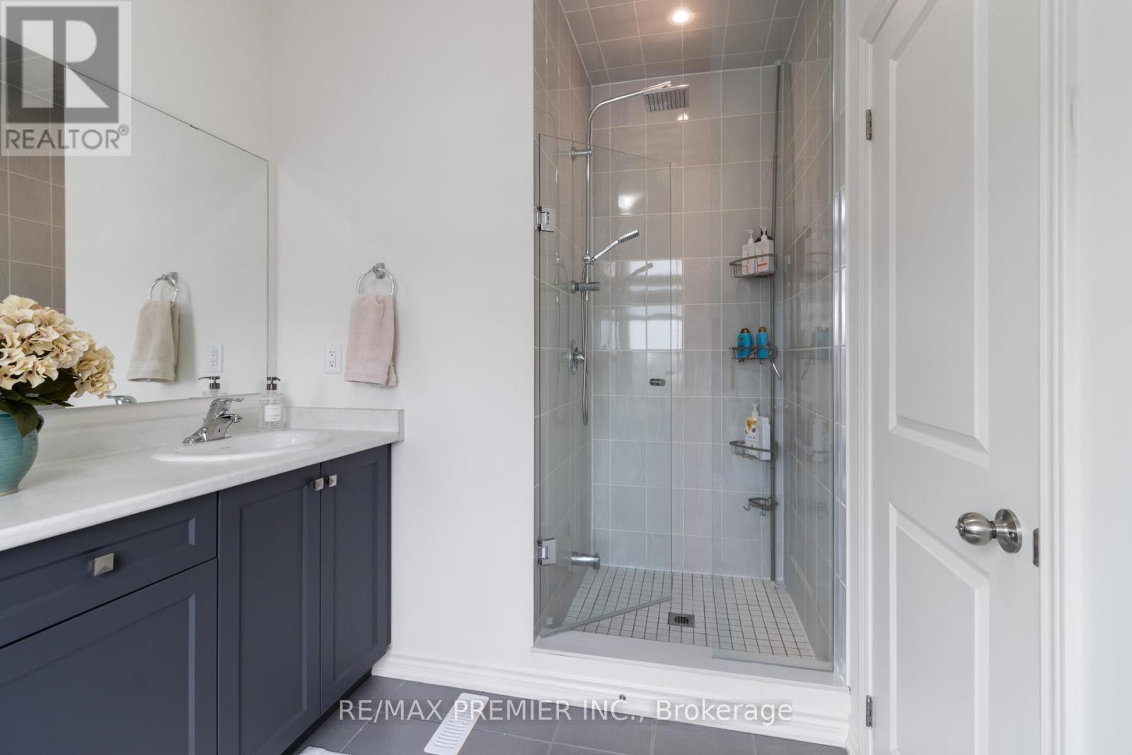28 Holyrood Crescent, Vaughan, Ontario  L4H 5G2 - Photo 25 - N12427636