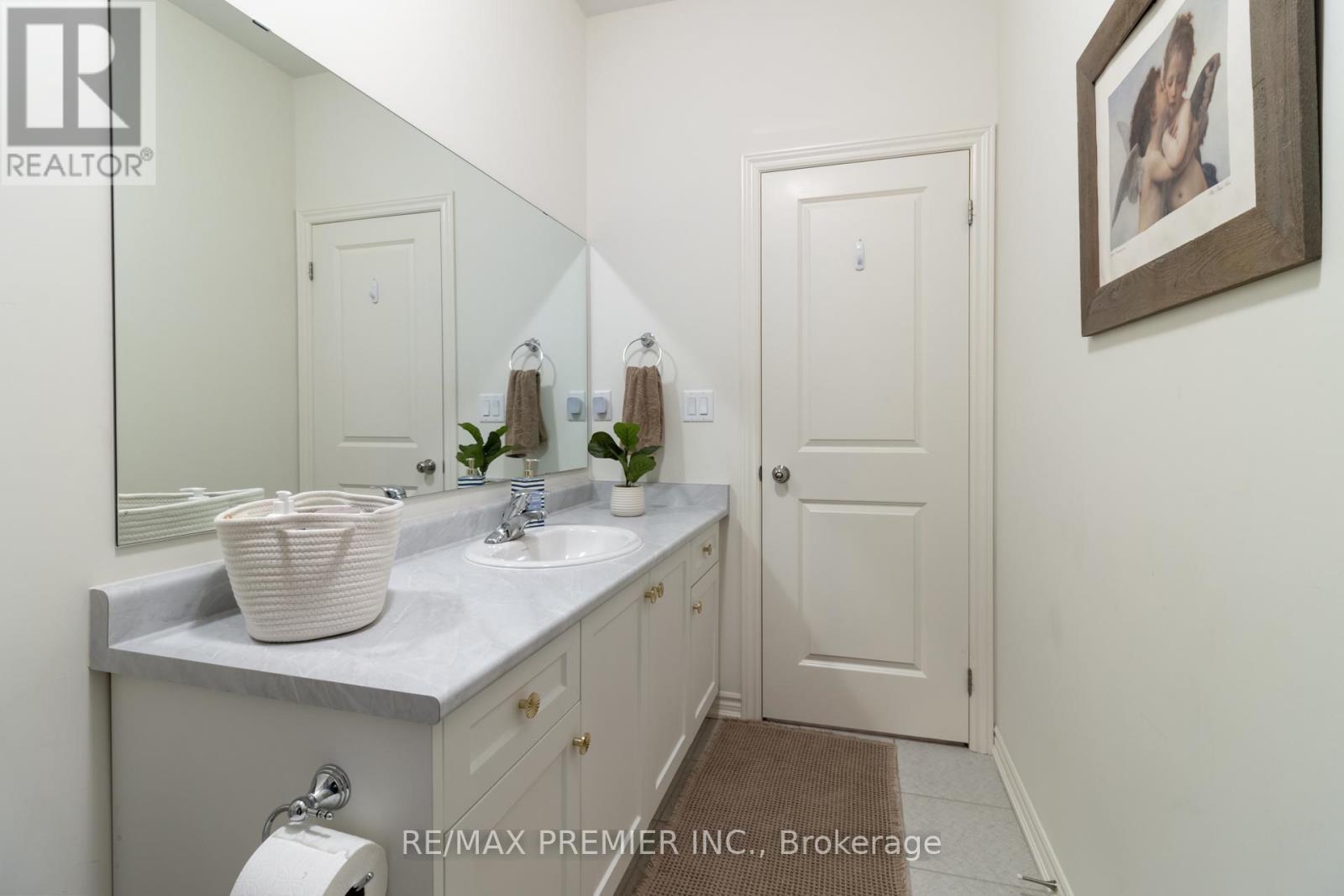 28 Holyrood Crescent, Vaughan, Ontario  L4H 5G2 - Photo 30 - N12427636
