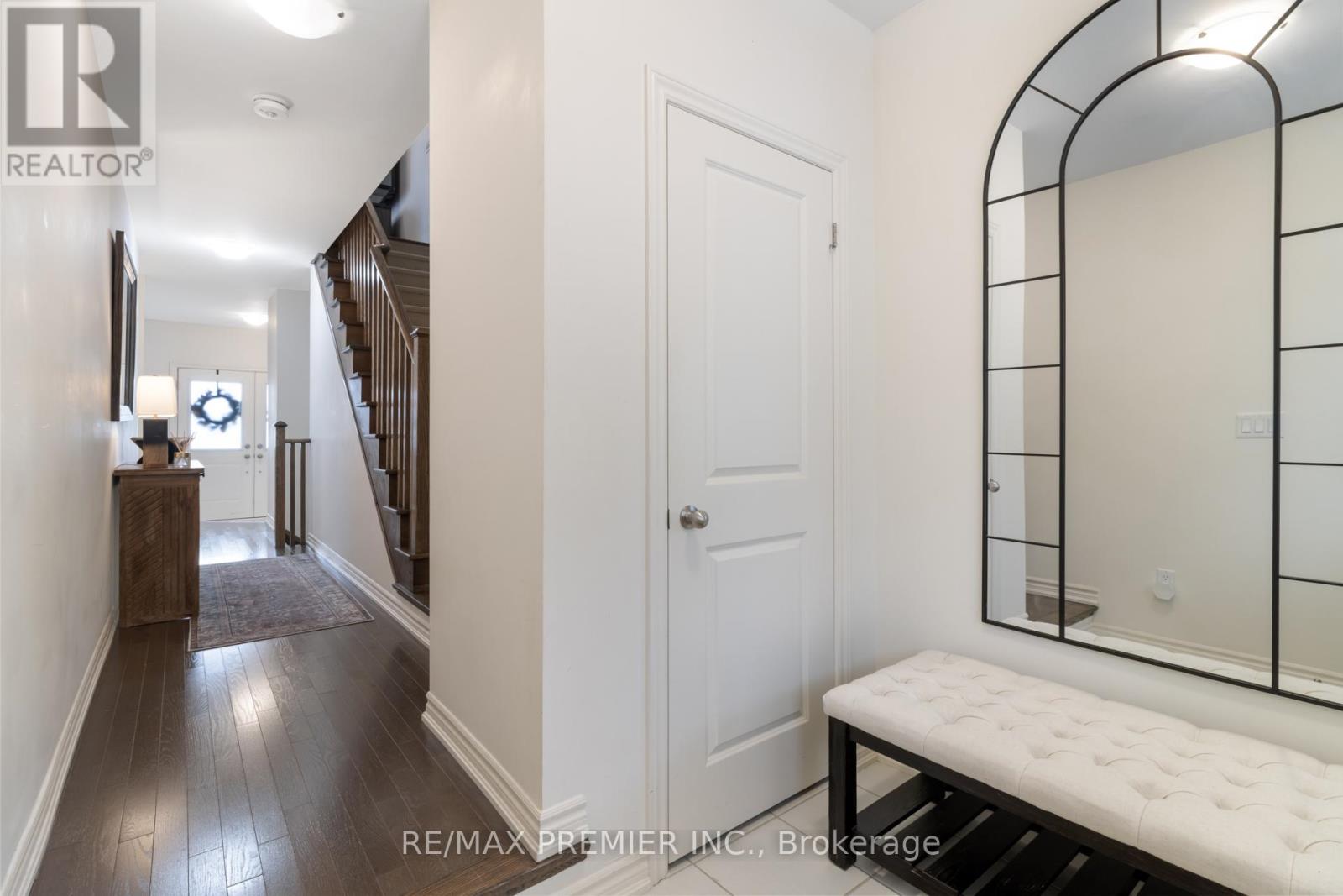 28 Holyrood Crescent, Vaughan, Ontario  L4H 5G2 - Photo 4 - N12427636