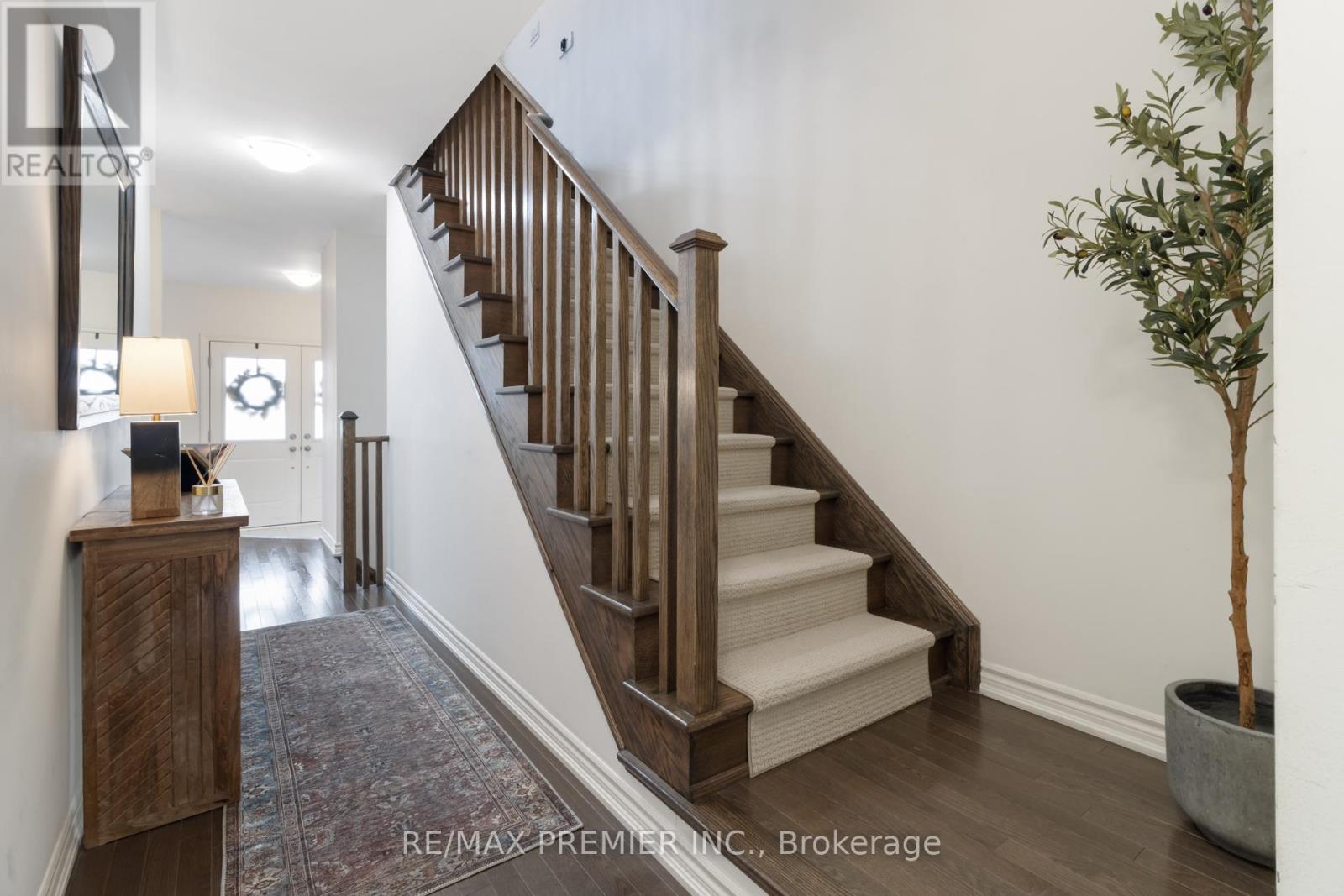 28 Holyrood Crescent, Vaughan, Ontario  L4H 5G2 - Photo 5 - N12427636