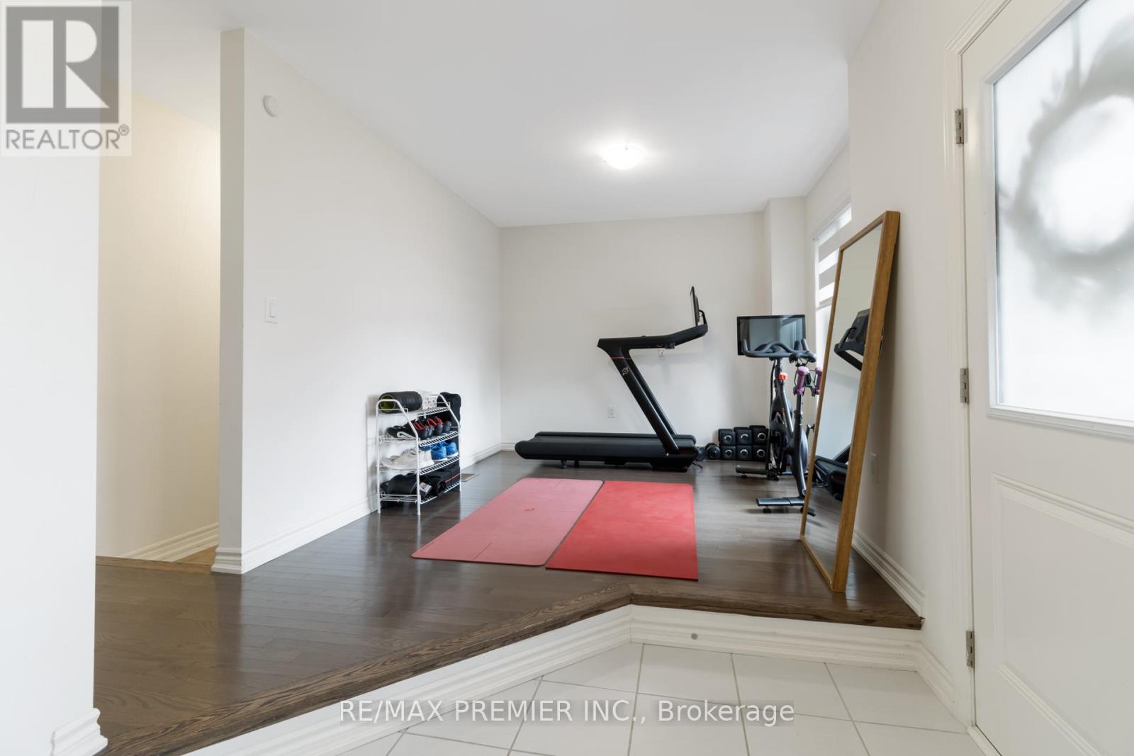 28 Holyrood Crescent, Vaughan, Ontario  L4H 5G2 - Photo 6 - N12427636