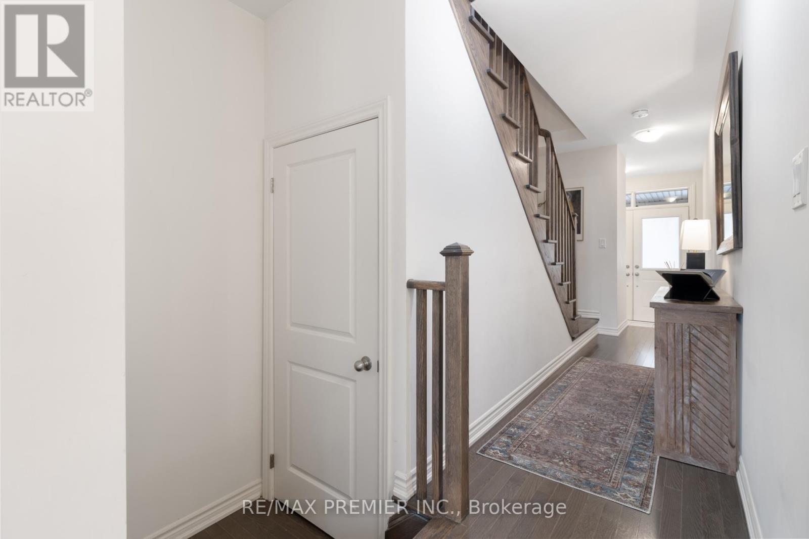 28 Holyrood Crescent, Vaughan, Ontario  L4H 5G2 - Photo 7 - N12427636