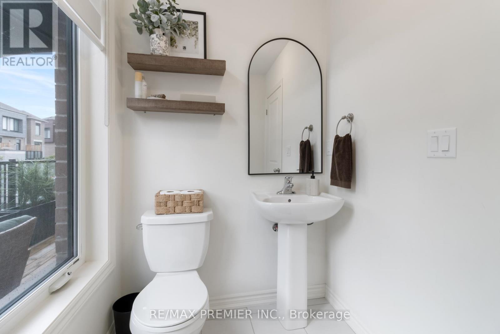 28 Holyrood Crescent, Vaughan, Ontario  L4H 5G2 - Photo 8 - N12427636