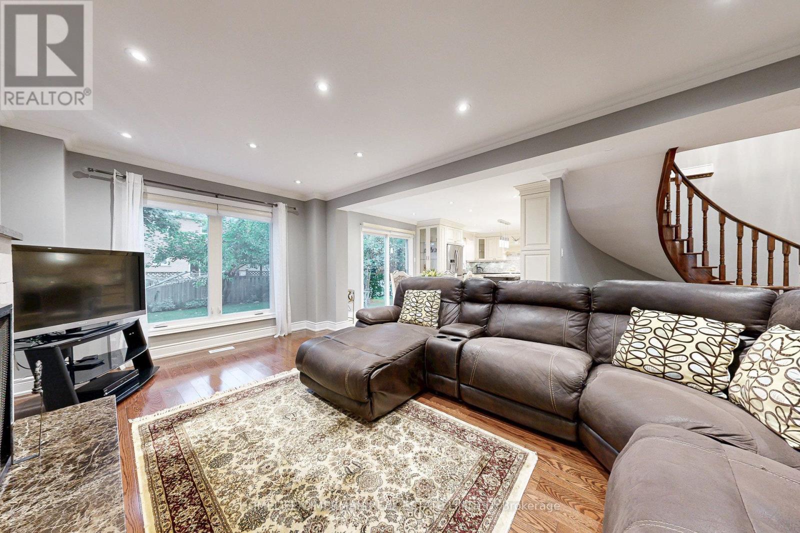 937 Stargazer Drive, Mississauga, Ontario  L5V 1E9 - Photo 13 - W12427590