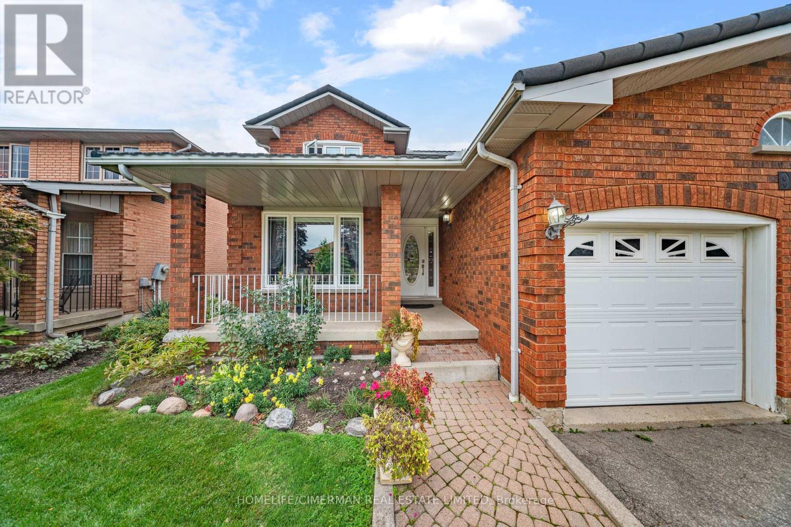 937 Stargazer Drive, Mississauga, Ontario  L5V 1E9 - Photo 2 - W12427590