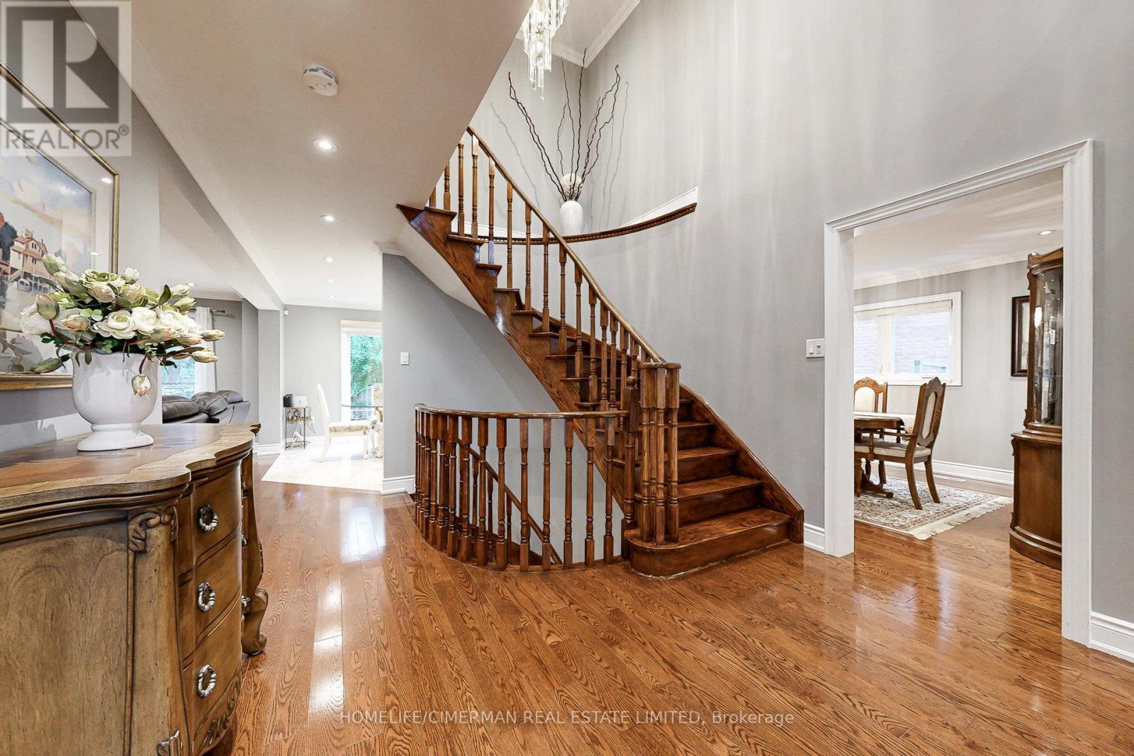 937 Stargazer Drive, Mississauga, Ontario  L5V 1E9 - Photo 6 - W12427590