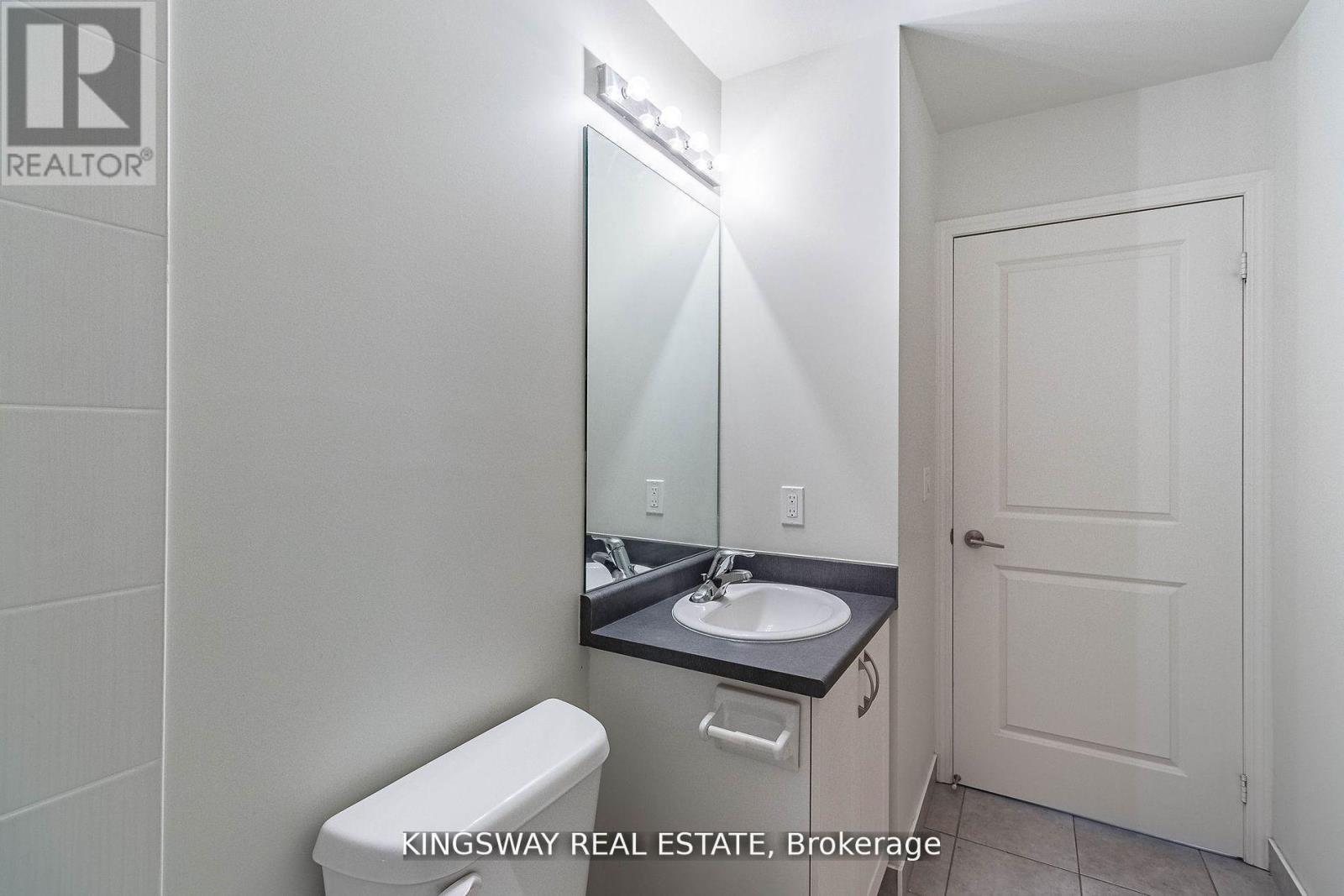 217 - 349 Rathburn Road W, Mississauga, Ontario  L5B 0G9 - Photo 12 - W12427625