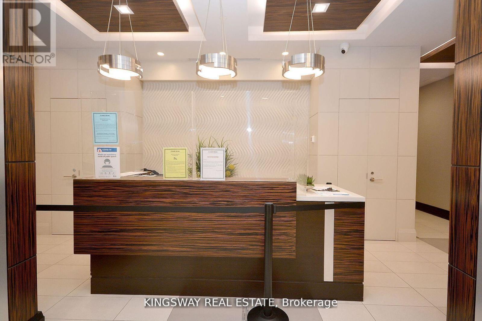 217 - 349 Rathburn Road W, Mississauga, Ontario  L5B 0G9 - Photo 4 - W12427625