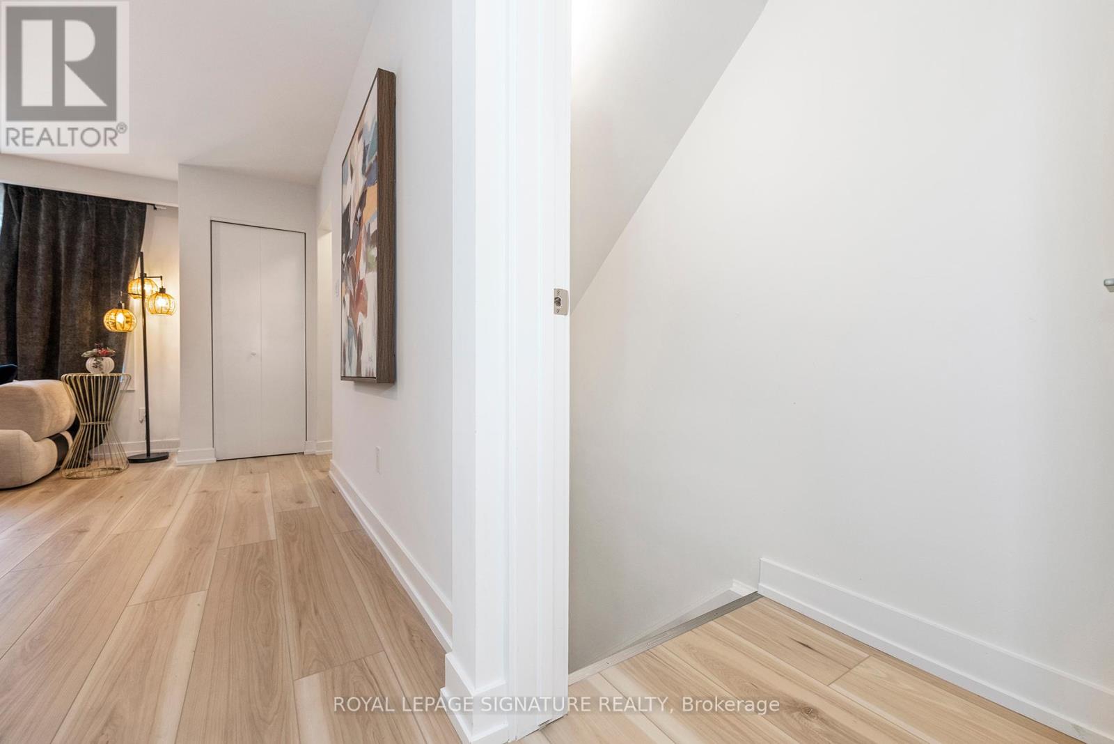 34-36 Delawana Drive, Hamilton (Riverdale), Ontario  L8E 1G4 - Photo 15 - X12427618