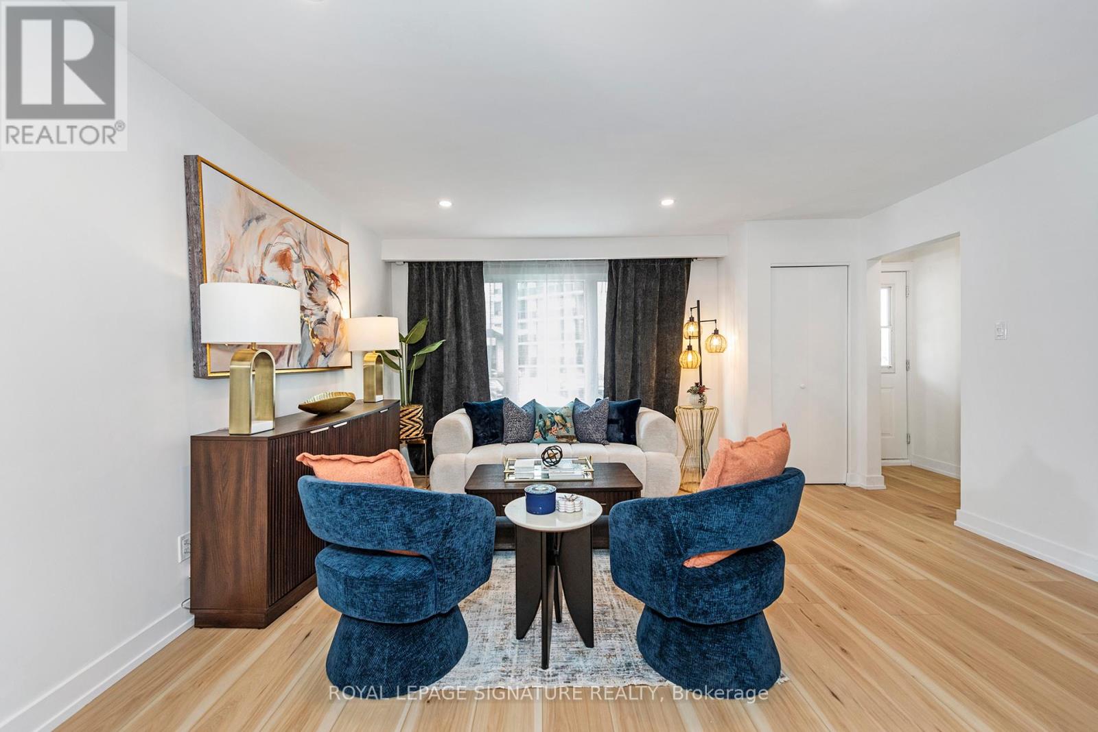 34-36 Delawana Drive, Hamilton (Riverdale), Ontario  L8E 1G4 - Photo 5 - X12427618