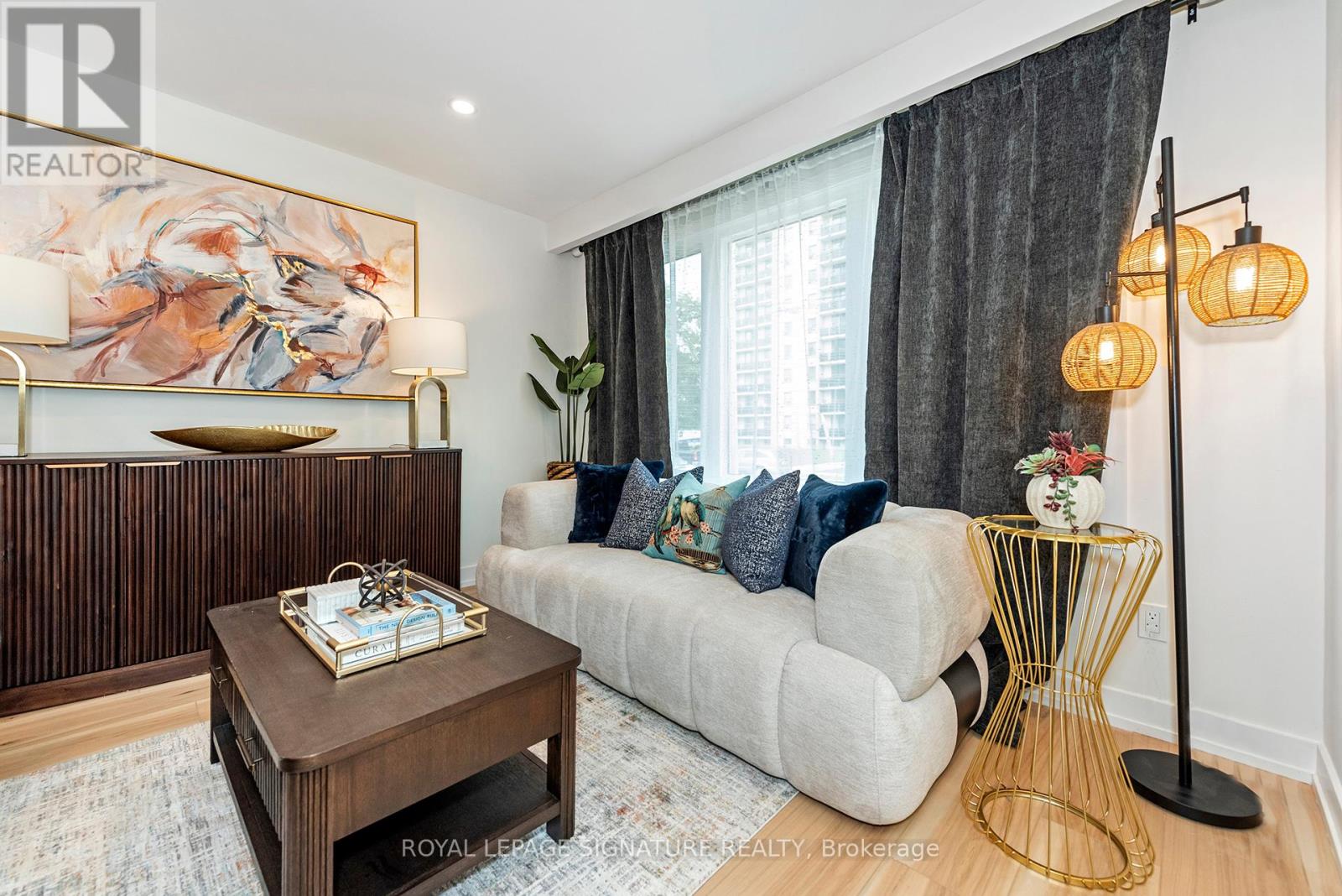 34-36 Delawana Drive, Hamilton (Riverdale), Ontario  L8E 1G4 - Photo 7 - X12427618