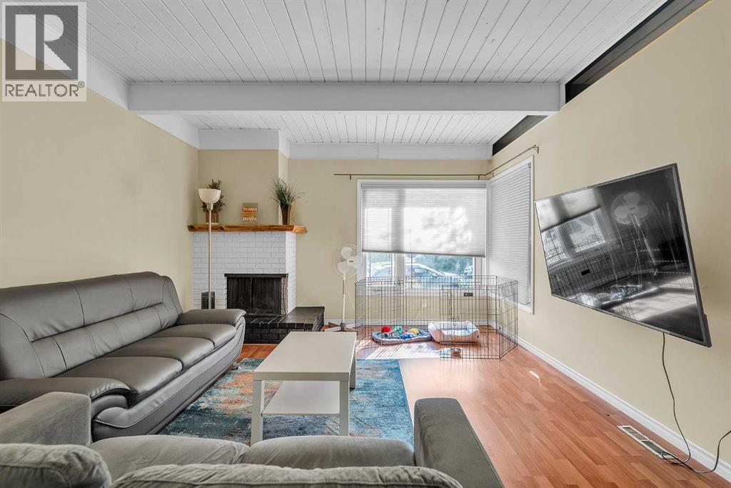 28 Hilton Avenue Nw, Calgary, Alberta  T2K 2H2 - Photo 7 - A2257158