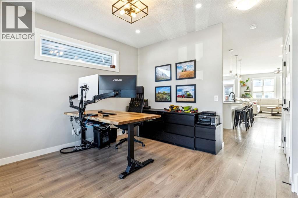 832 Chinook Gate Parade Sw, Airdrie, Alberta  T0M 0E0 - Photo 4 - A2259019