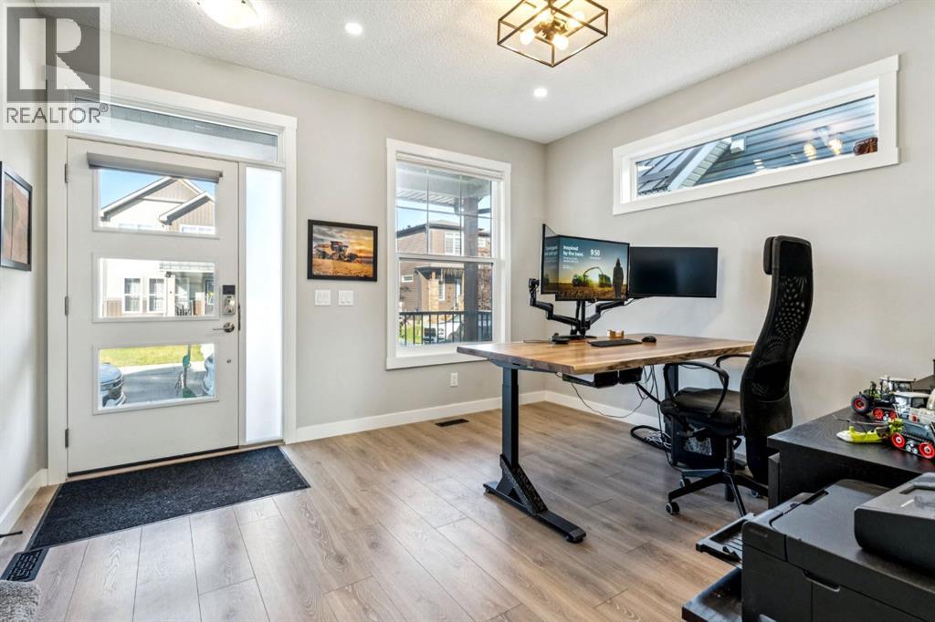 832 Chinook Gate Parade Sw, Airdrie, Alberta  T0M 0E0 - Photo 5 - A2259019