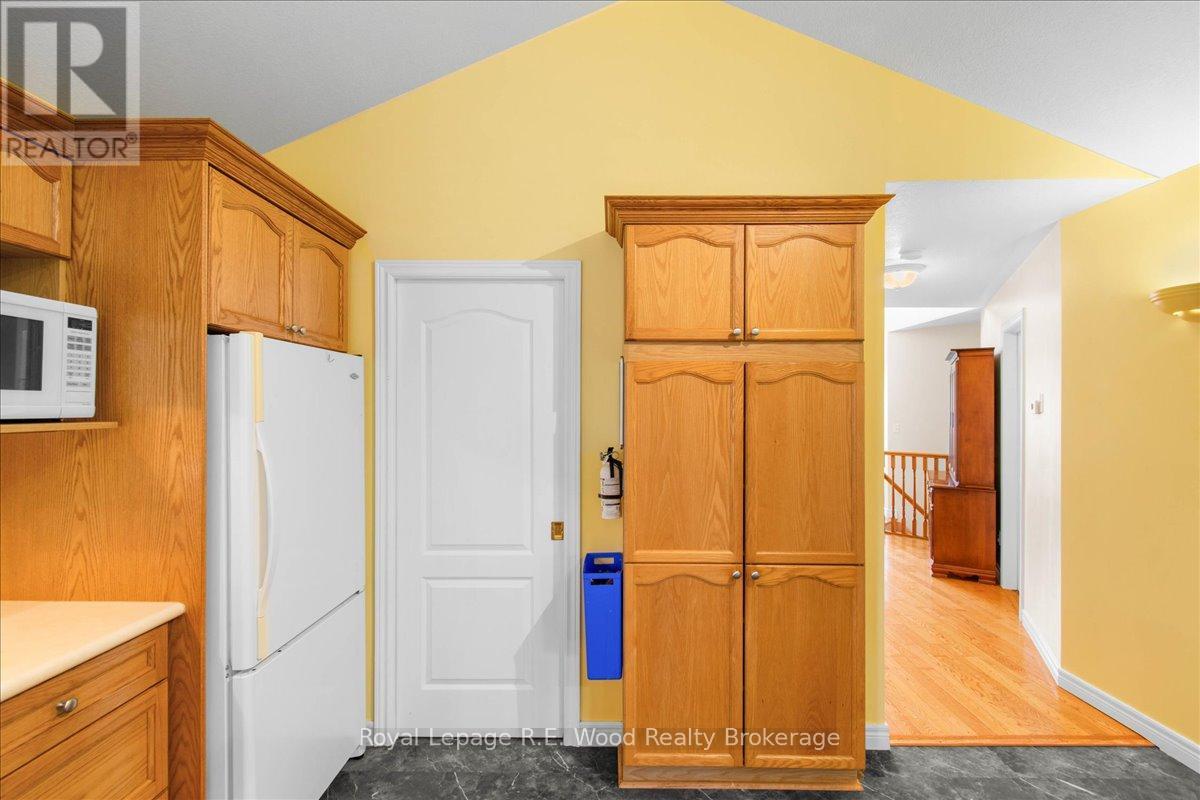 65 Barker Street, Tillsonburg, Ontario  N4G 5N7 - Photo 10 - X12427682