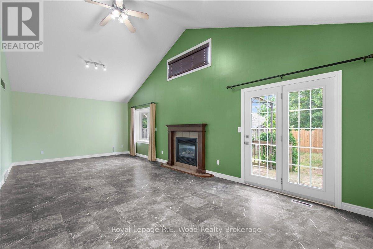 65 Barker Street, Tillsonburg, Ontario  N4G 5N7 - Photo 11 - X12427682