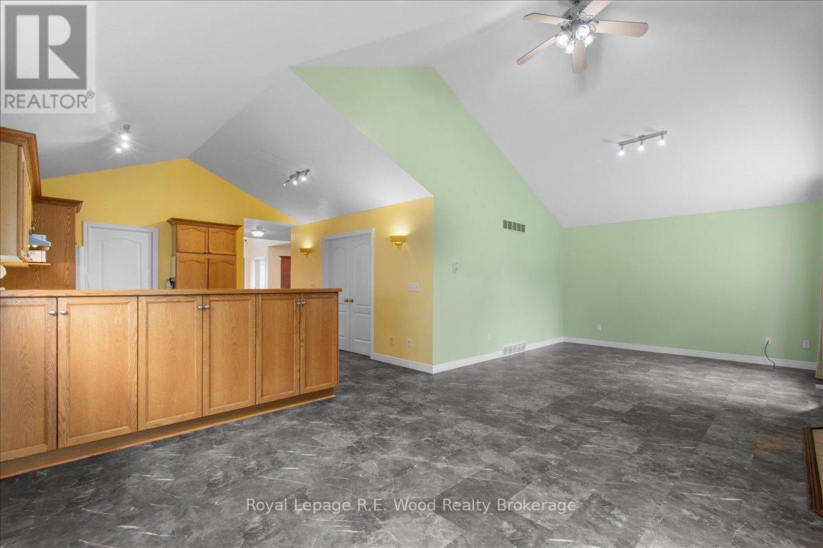 65 Barker Street, Tillsonburg, Ontario  N4G 5N7 - Photo 12 - X12427682