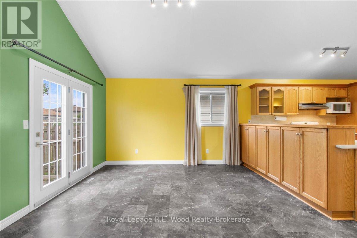 65 Barker Street, Tillsonburg, Ontario  N4G 5N7 - Photo 13 - X12427682