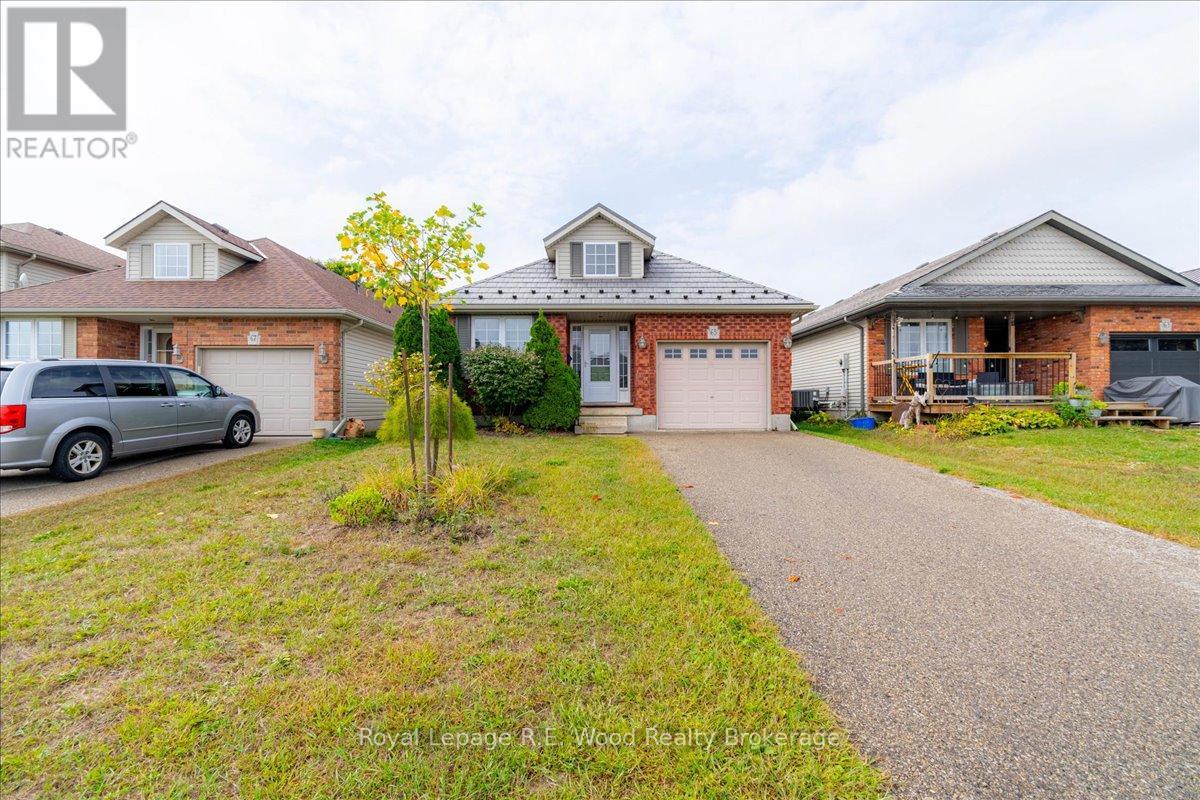 65 Barker Street, Tillsonburg, Ontario  N4G 5N7 - Photo 2 - X12427682