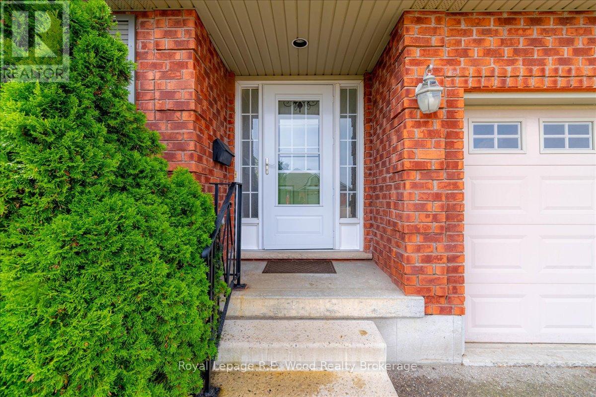65 Barker Street, Tillsonburg, Ontario  N4G 5N7 - Photo 4 - X12427682
