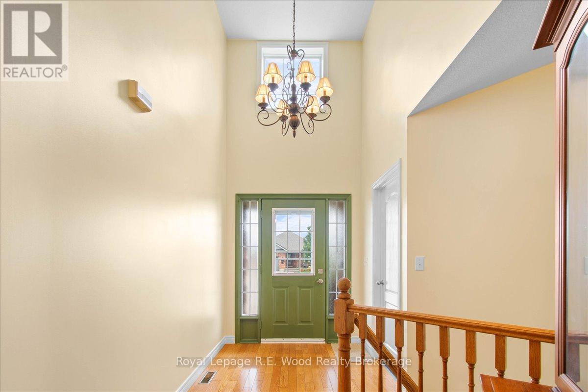 65 Barker Street, Tillsonburg, Ontario  N4G 5N7 - Photo 5 - X12427682