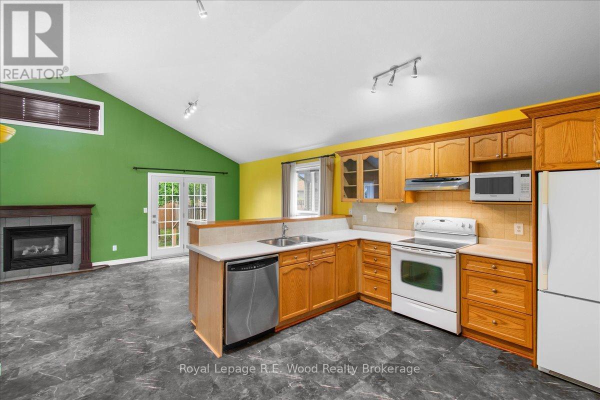 65 Barker Street, Tillsonburg, Ontario  N4G 5N7 - Photo 6 - X12427682