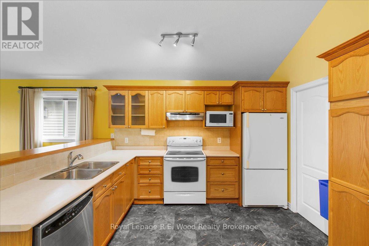 65 Barker Street, Tillsonburg, Ontario  N4G 5N7 - Photo 7 - X12427682