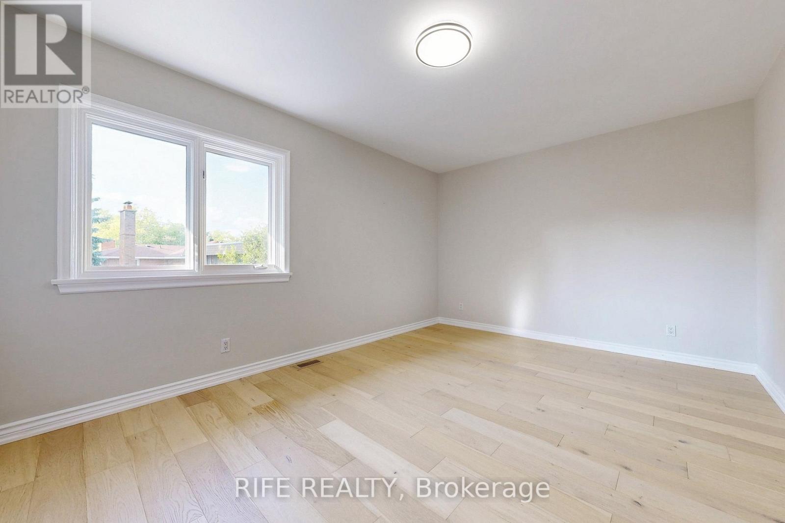 8 Elliotwood Court, Toronto, Ontario  M2L 2P9 - Photo 16 - C12427652
