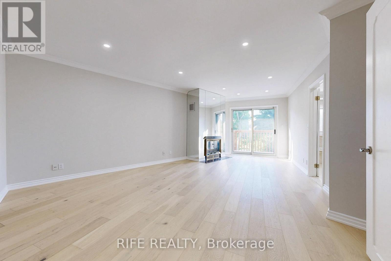 8 Elliotwood Court, Toronto, Ontario  M2L 2P9 - Photo 17 - C12427652