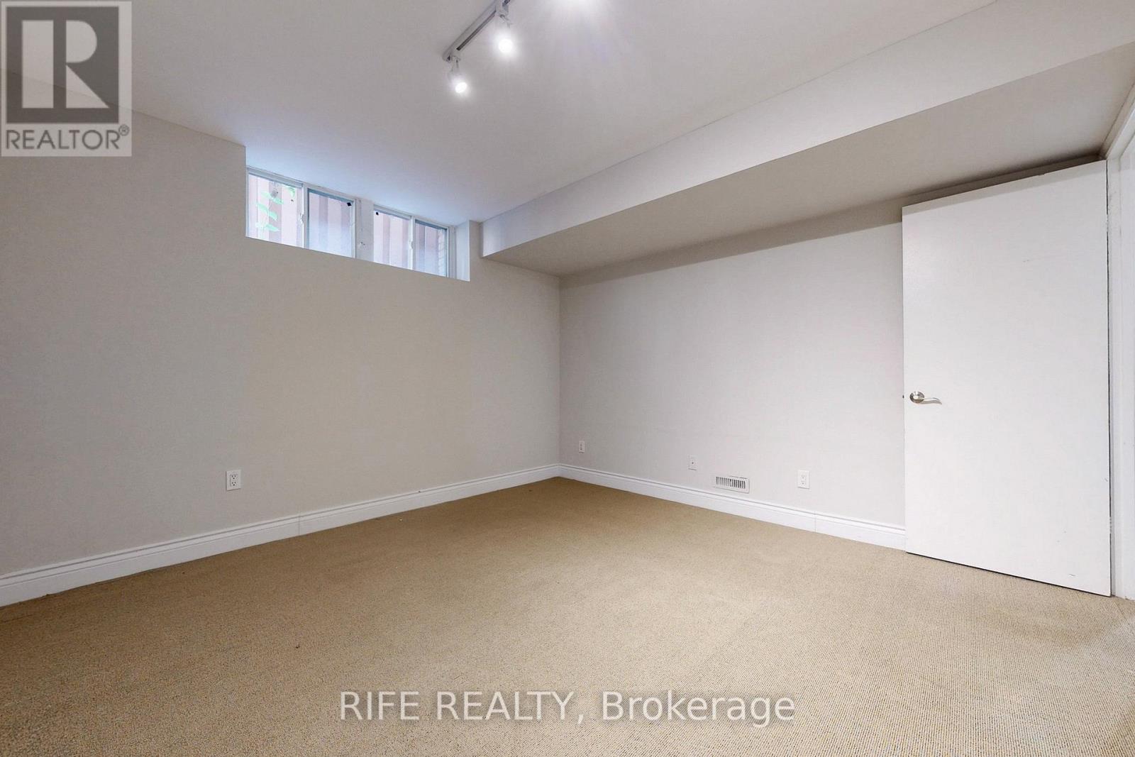 8 Elliotwood Court, Toronto, Ontario  M2L 2P9 - Photo 41 - C12427652