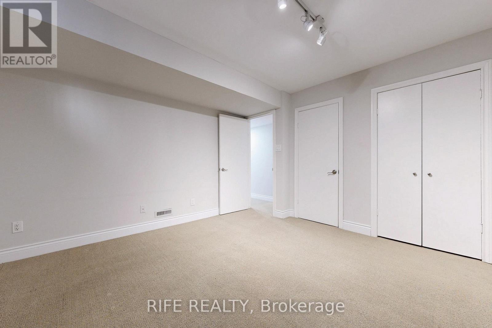 8 Elliotwood Court, Toronto, Ontario  M2L 2P9 - Photo 42 - C12427652
