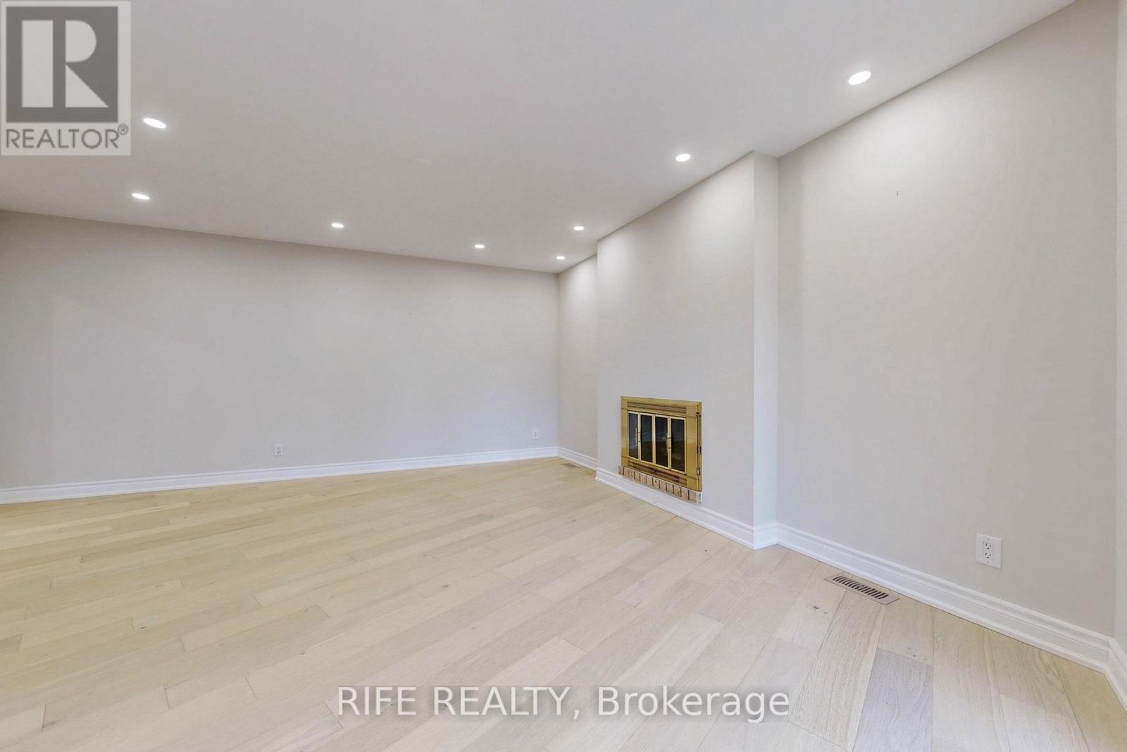 8 Elliotwood Court, Toronto, Ontario  M2L 2P9 - Photo 9 - C12427652
