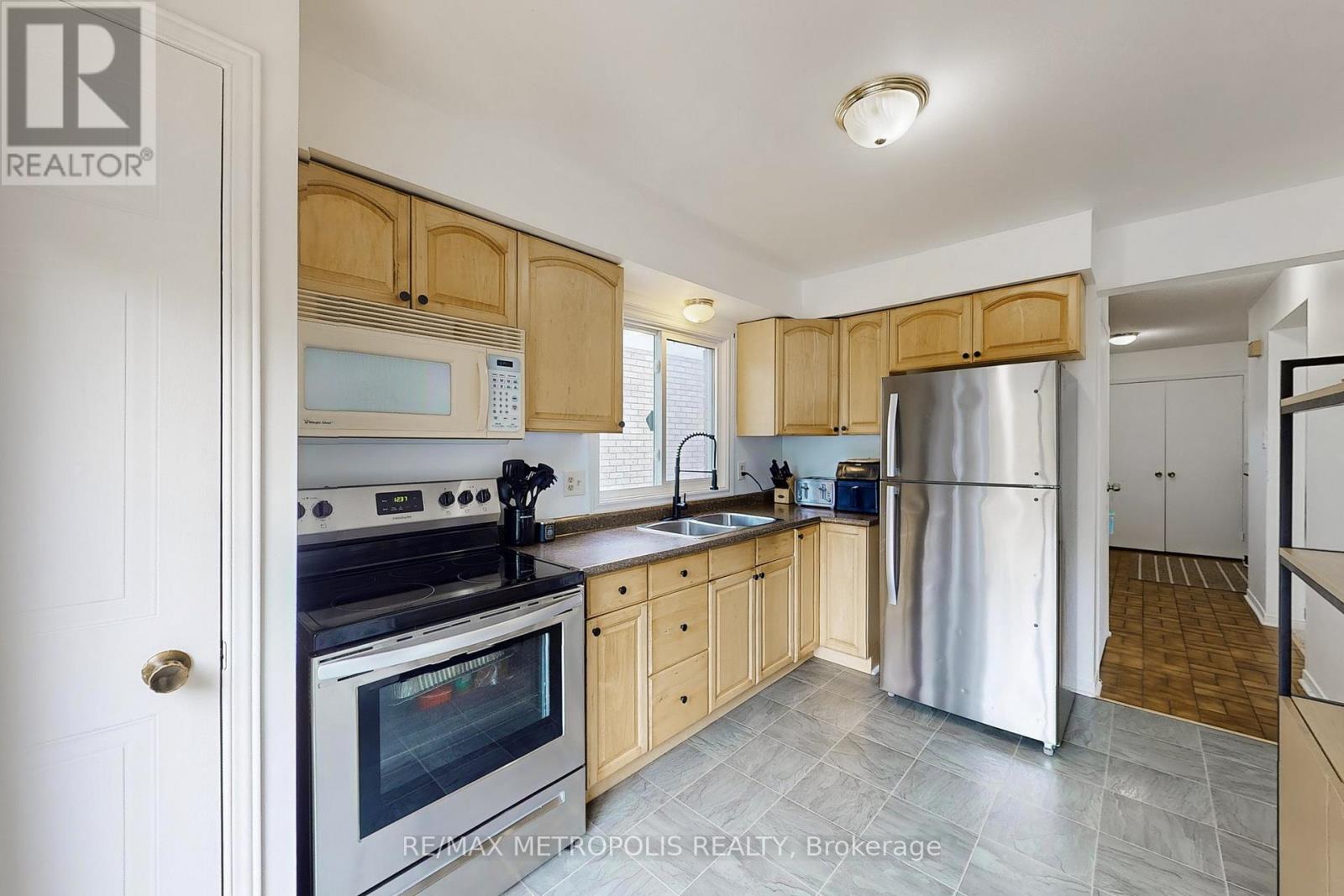 55 Garden Drive, Barrie, Ontario  L4N 5T8 - Photo 10 - S12427658