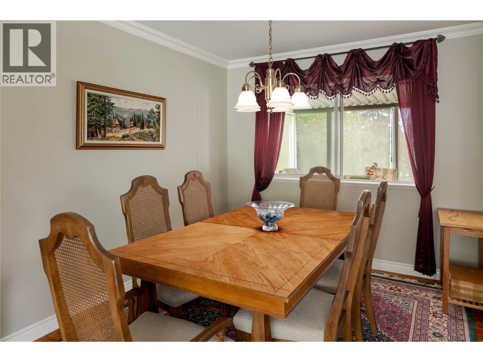 3942 Suncrest Court Kelowna Photo 5