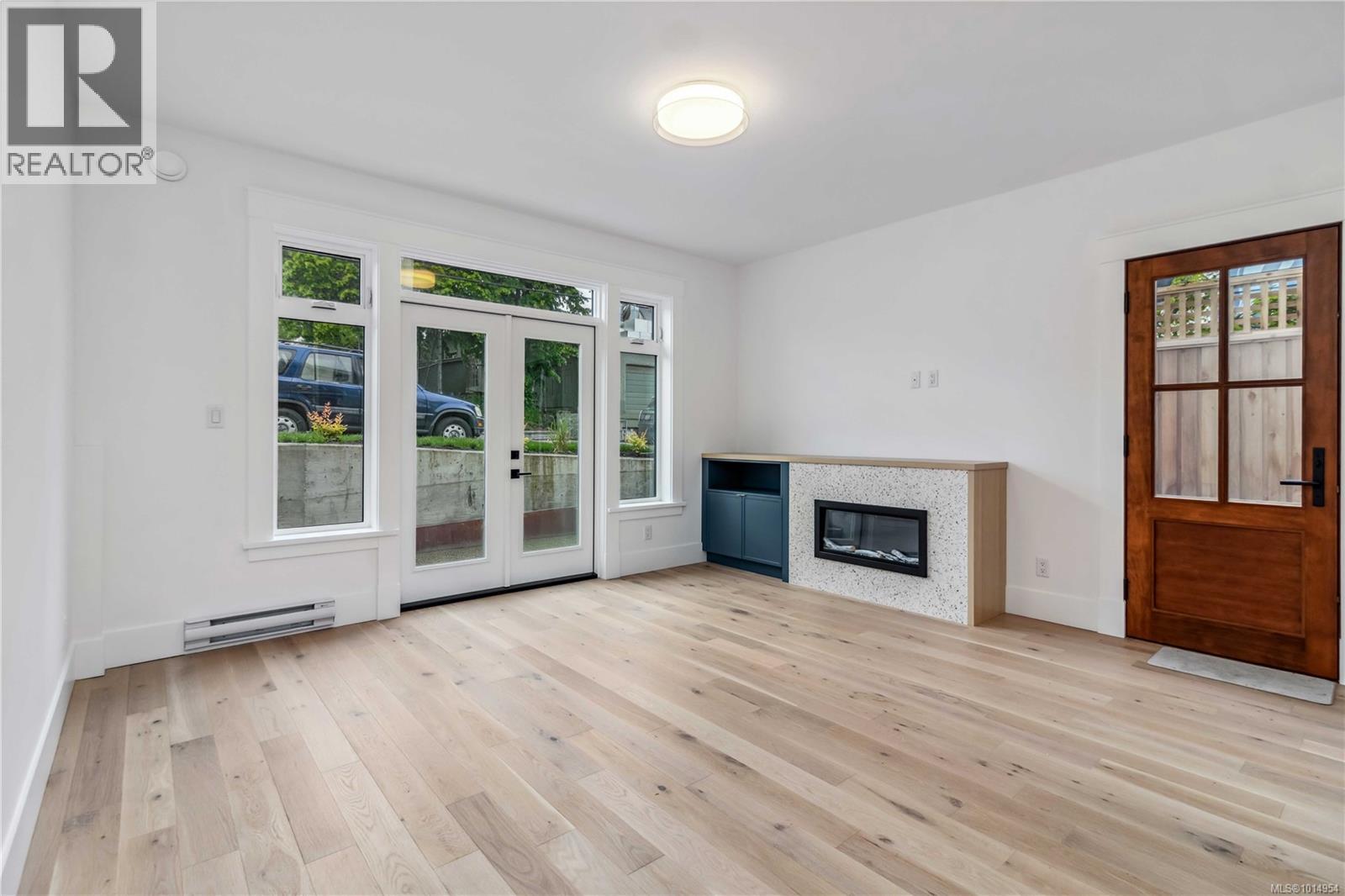 1 1915 Fernwood Rd, Victoria, British Columbia  V8T 2Y6 - Photo 5 - 1014954