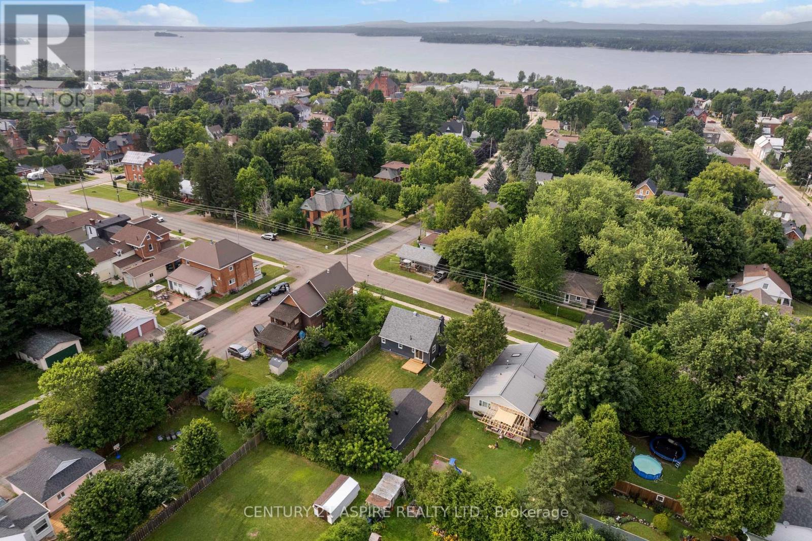 332 Alfred Street, Pembroke, Ontario  K8A 3A8 - Photo 3 - X12427672