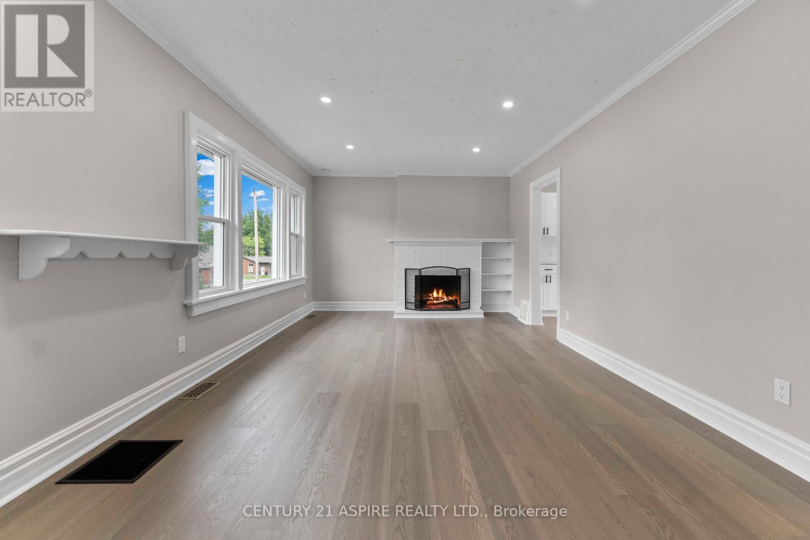 332 Alfred Street, Pembroke, Ontario  K8A 3A8 - Photo 4 - X12427672