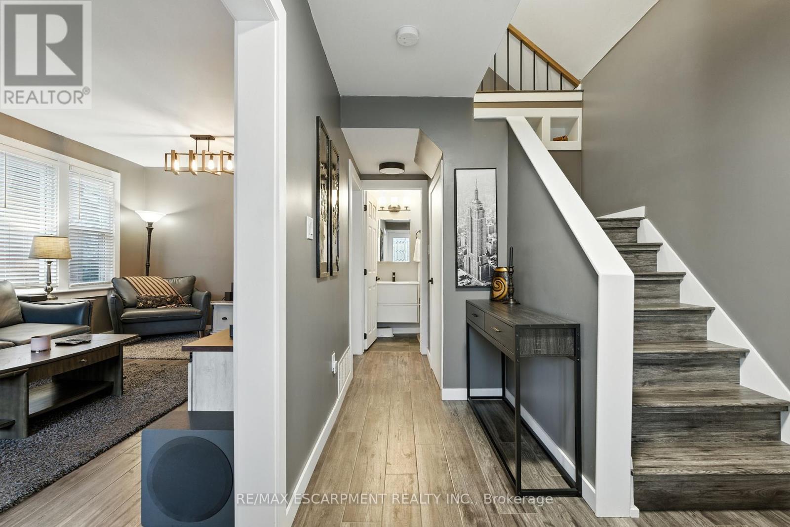 85 Crosthwaite Avenue N, Hamilton, Ontario  L8H 4V3 - Photo 8 - X12427643