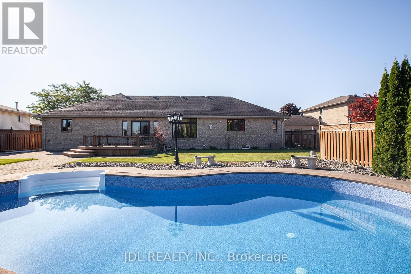 12356 Charlene Lane, Tecumseh, Ontario  N9K 1B1 - Photo 12 - X12427660