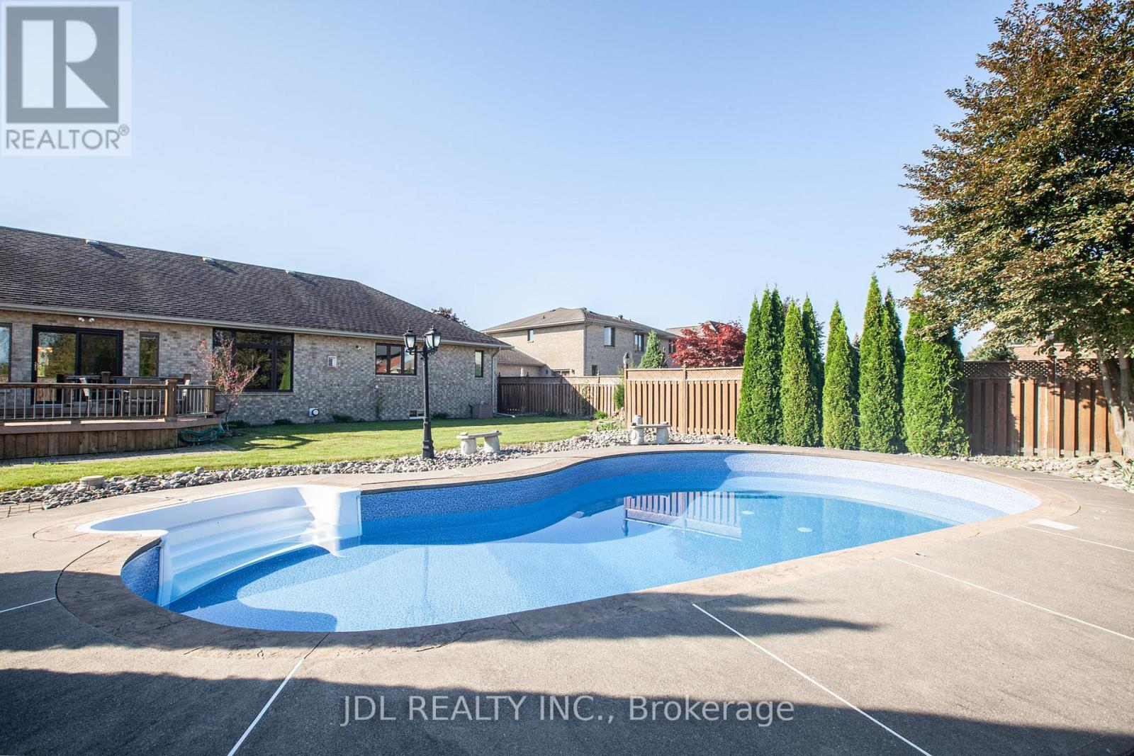 12356 Charlene Lane, Tecumseh, Ontario  N9K 1B1 - Photo 13 - X12427660