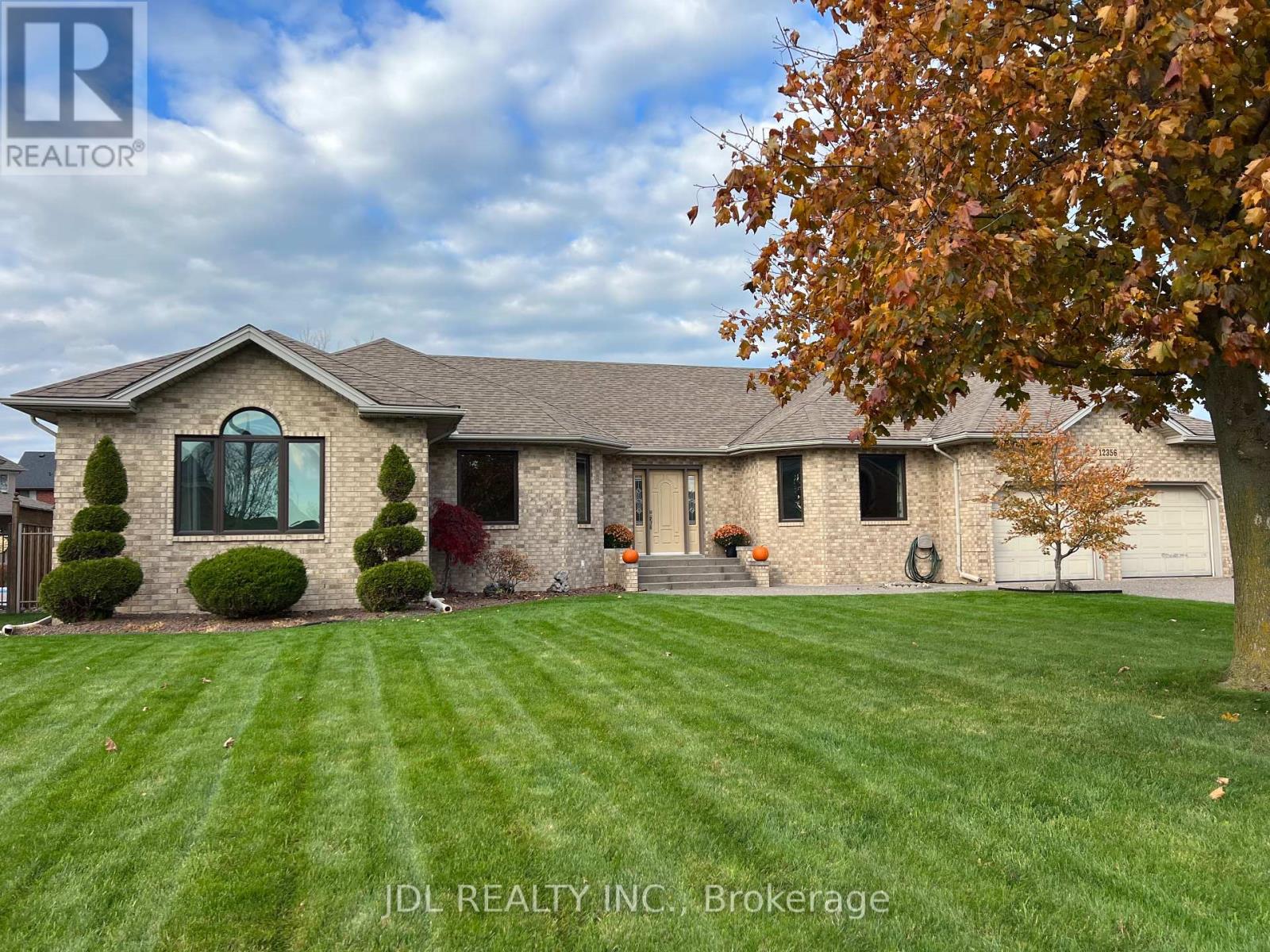 12356 Charlene Lane, Tecumseh, Ontario  N9K 1B1 - Photo 2 - X12427660