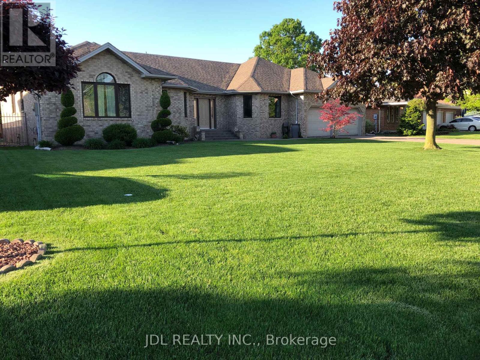12356 Charlene Lane, Tecumseh, Ontario  N9K 1B1 - Photo 3 - X12427660