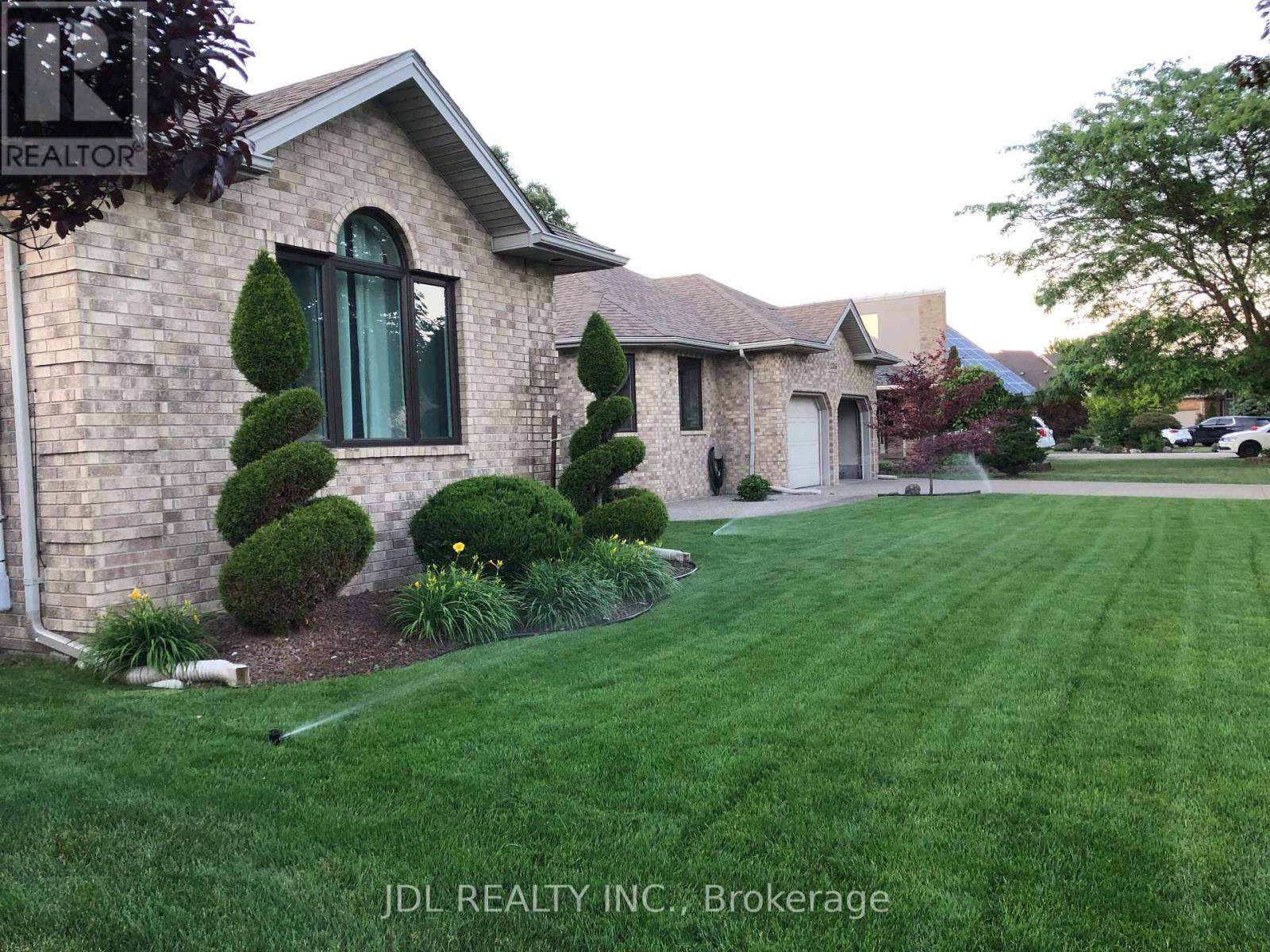 12356 Charlene Lane, Tecumseh, Ontario  N9K 1B1 - Photo 4 - X12427660