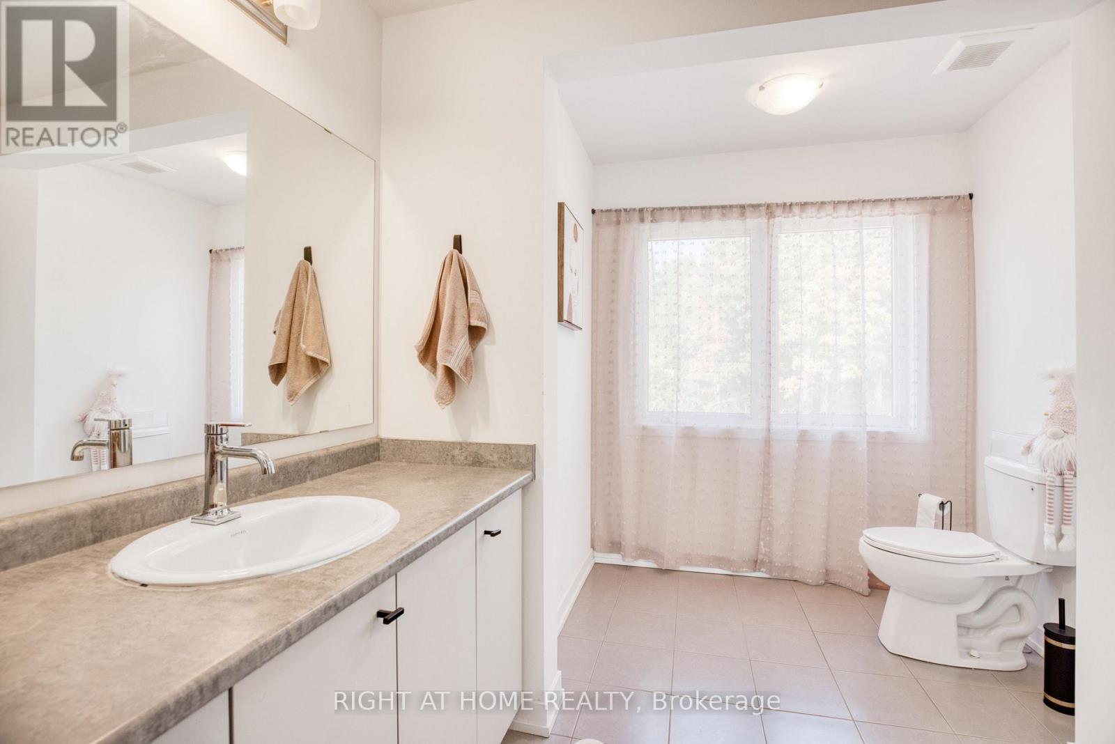21 Lyall Stokes Circle, East Gwillimbury, Ontario  L0G 1M0 - Photo 24 - N12425282